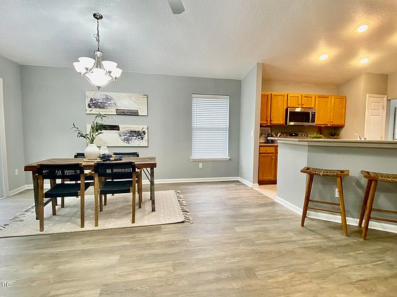 3rd image of 708 N EDENBRIDGE Way