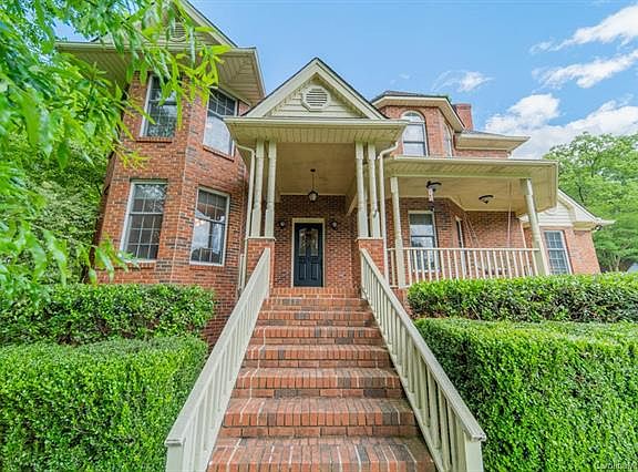 3rd image of 1836 Shorewood Dr