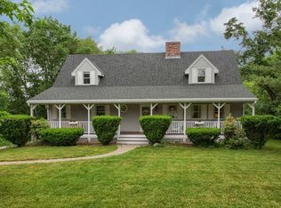 10 Pettingell Rd, Andover, MA 01810
