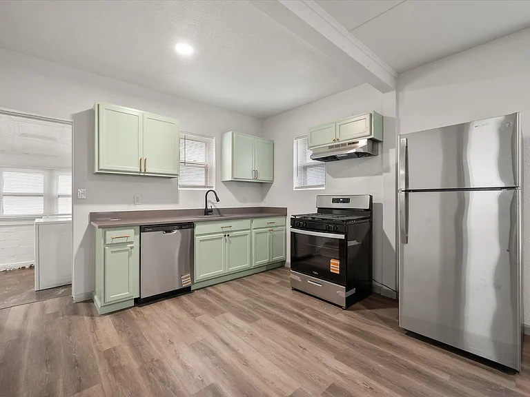 2207 Prairie Ave — Photo 7