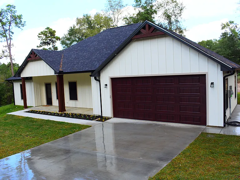 2713 Sullivan Dr — Photo 1