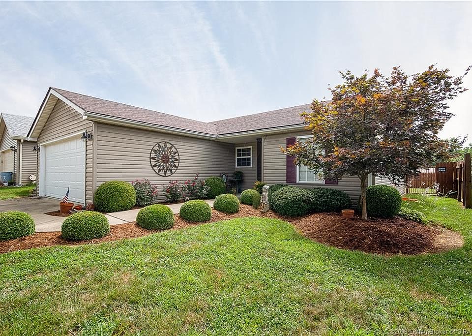 1st image of 917 Twin Oaks Dr