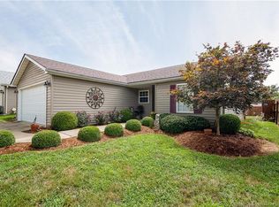 917 Twin Oaks Dr, Henryville, IN 47126