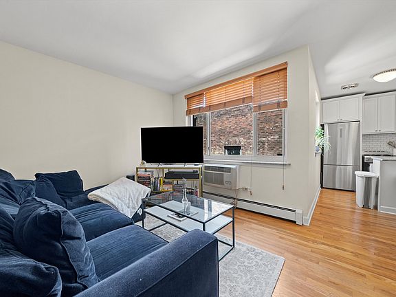 4th image of 515 W Wrightwood Ave APT 510