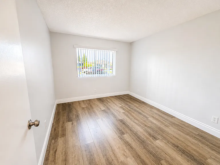 704 McDonald Ave #109 — Photo 11