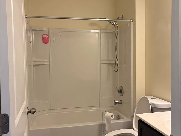 Front bathroom between two bedrooms