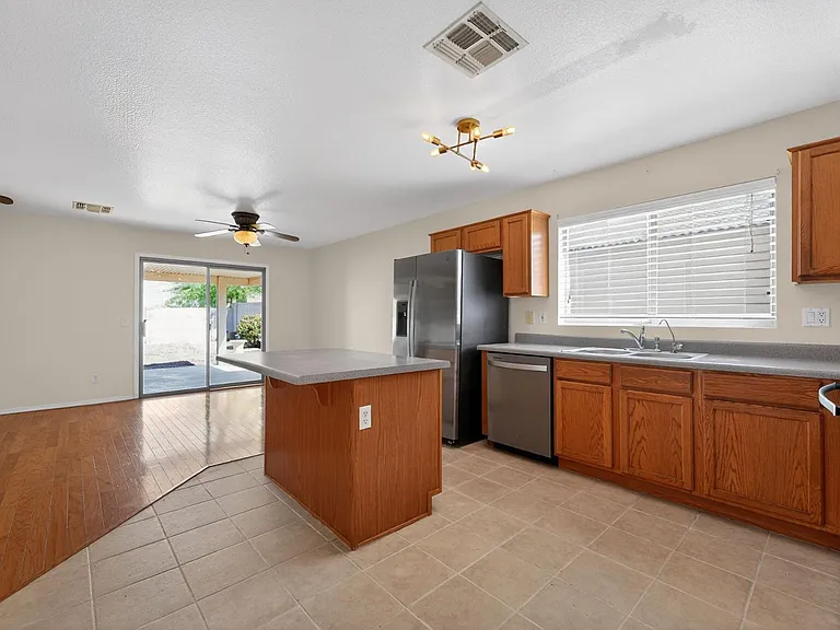 6816 S Russet Sky Way — Photo 4