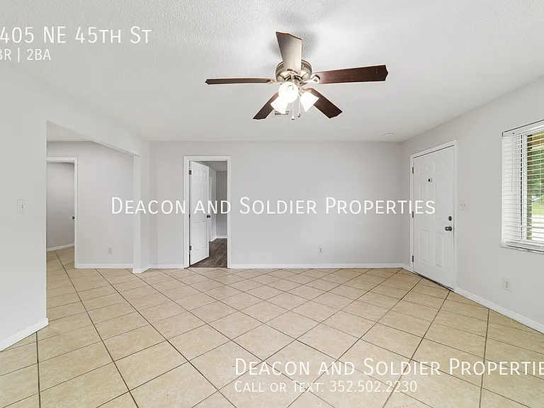 3405 NE 45th St — Photo 6