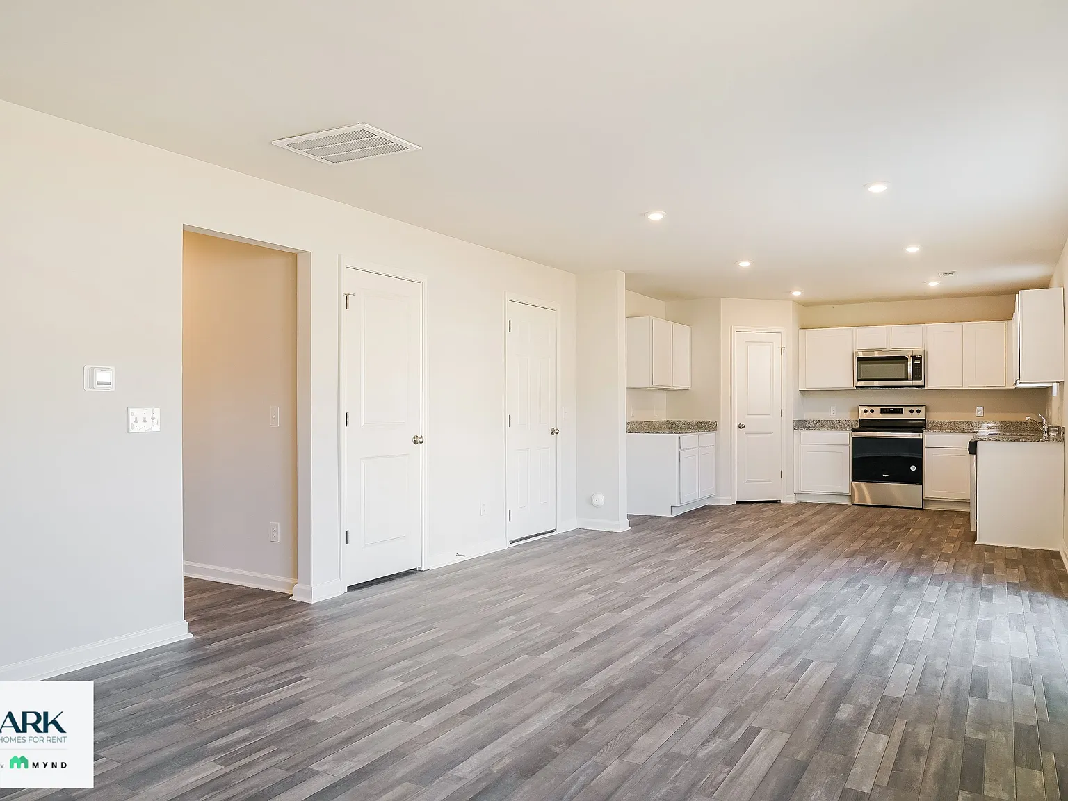 3 bed, 3.0 bath, 2014 sqft, $1,799 — Photo 3