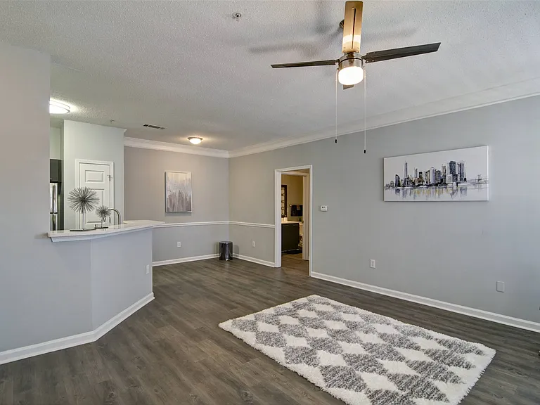 Park Creek Apartments — Photo 32