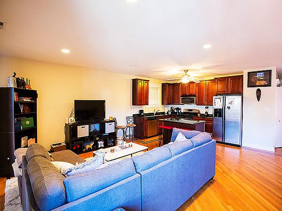 3rd image of 4326 S Forrestville Ave #2