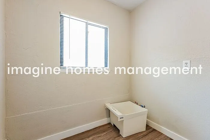 164 S 15th St #2 — Photo 11