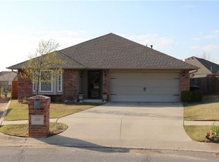 4209 Syracuse St, Moore, OK 73160