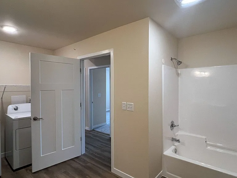713 Caroline St — Photo 163