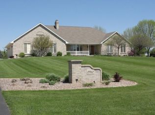 2960 Hidden Lake Ln, Green Bay, WI 54313