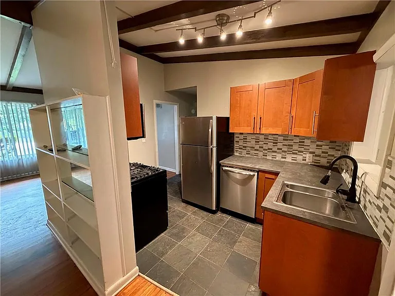 1847 Dorsey Ave — Photo 10