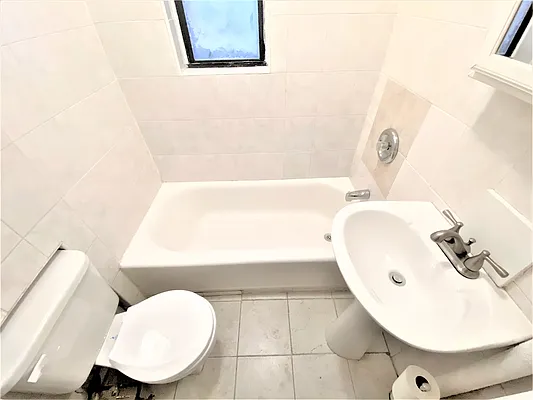 Rented by ZealEstate Group Inc | media 18