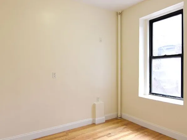 12 Pinehurst Avenue 5M image 3 of 4