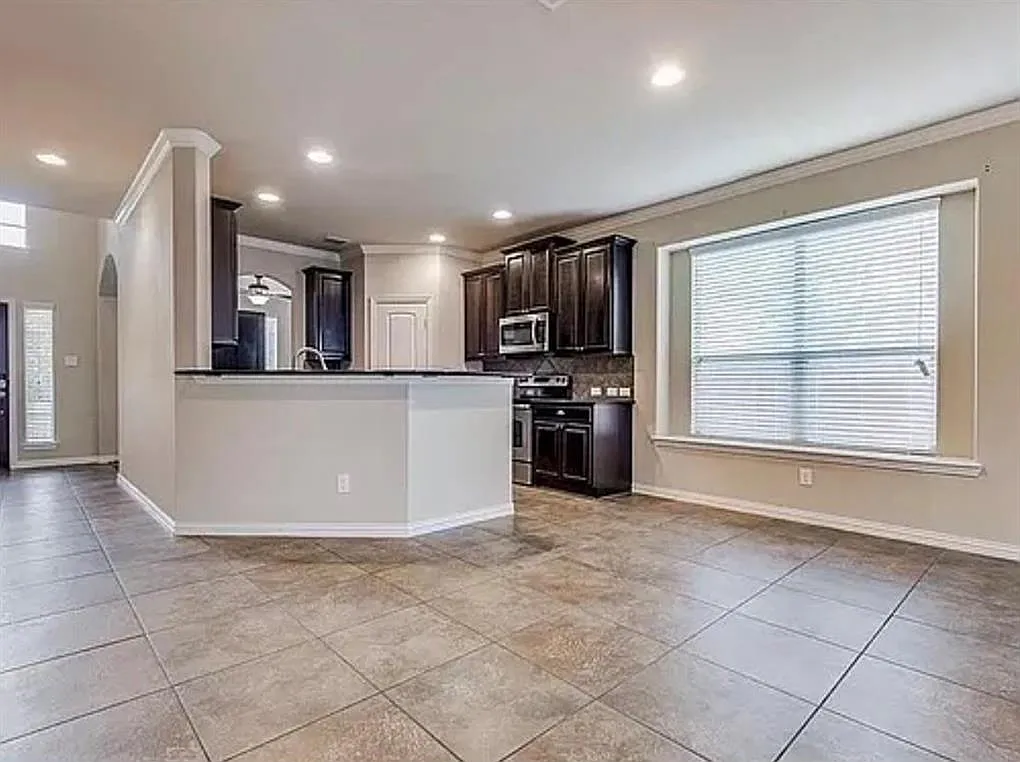 4 bed, 2.5 bath, 2434 sqft, $2,750 — Photo 3