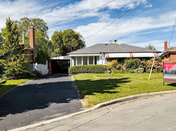 8 Wallbridge Ct, Toronto, ON M2R 1W1