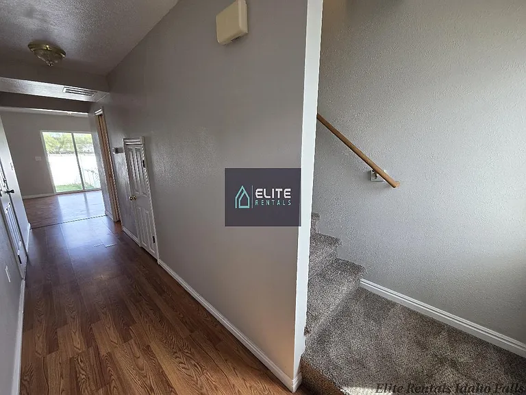 3530 Greenfield Dr — Photo 4