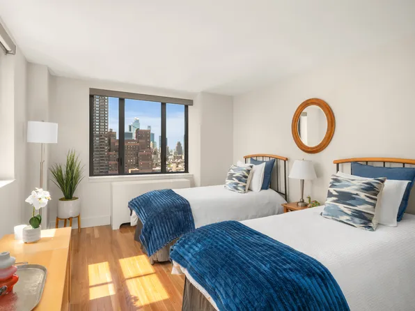 30 West 61st Street 24A image 11 of 12