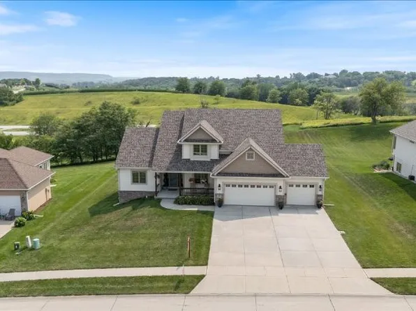 154 Hickory Ridge Dr, Glenwood, IA 51534