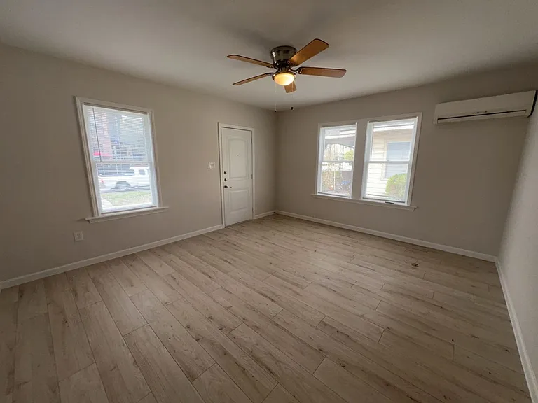 1008 Studewood St — Photo 4