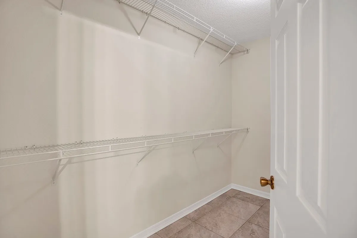 Building Photo - 1613 Governors Dr