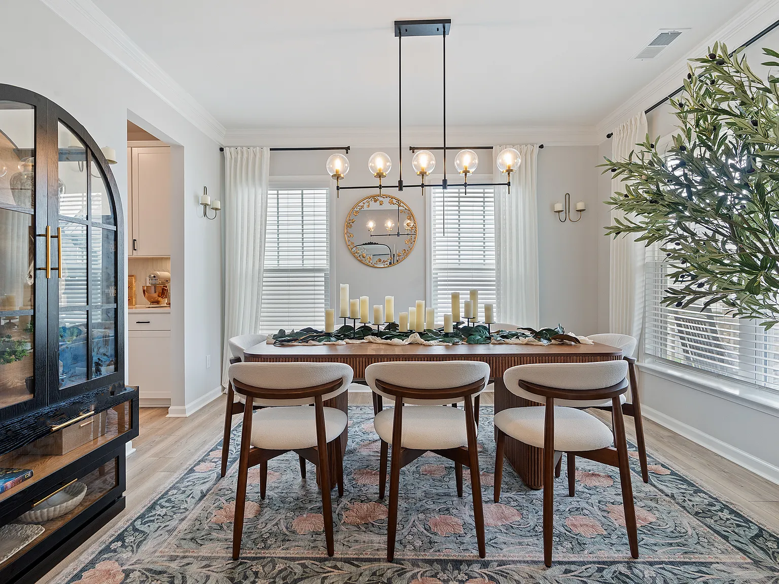 5 bed, 2986 sqft, $3,800 — Photo 4