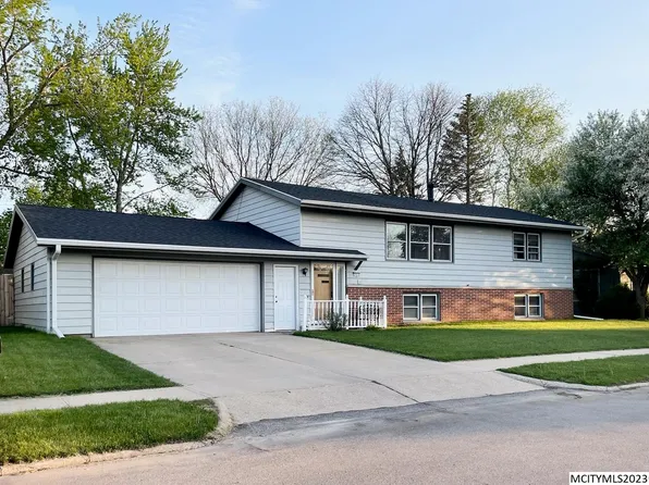 2405 Sunset Dr, Iowa Falls, IA 50126