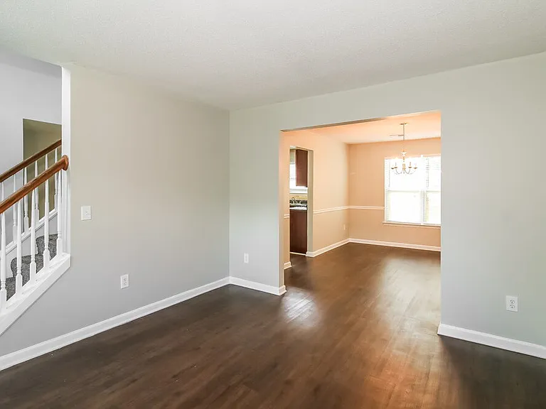 412 Peterson Dr — Photo 6