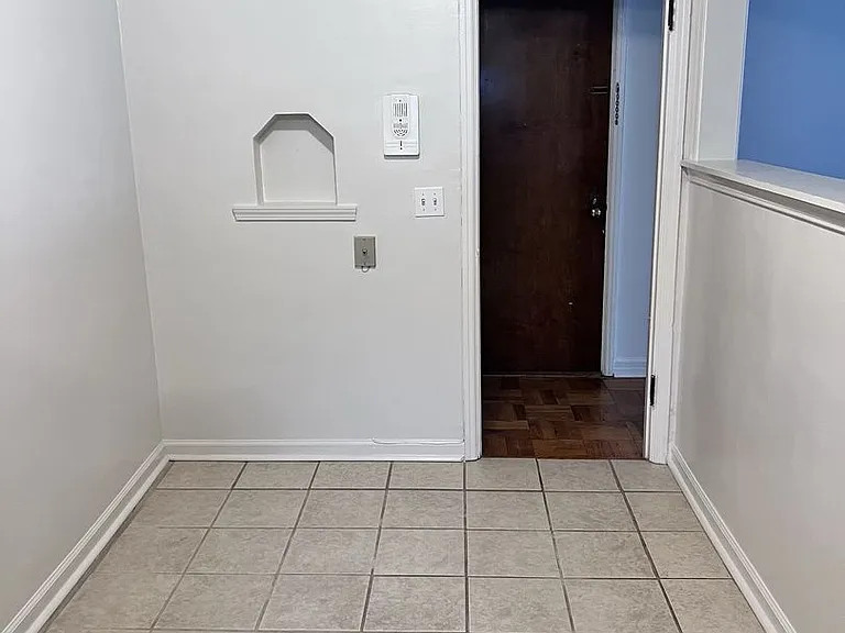 2750 Linshaw — Photo 13