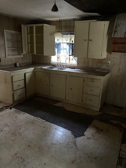 2nd image of 2387 County Road 901