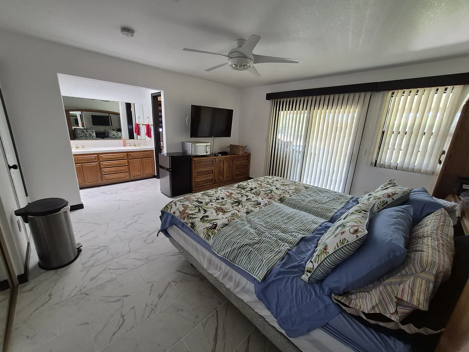 1 bed, 200 sqft, $1,300 — Photo 2