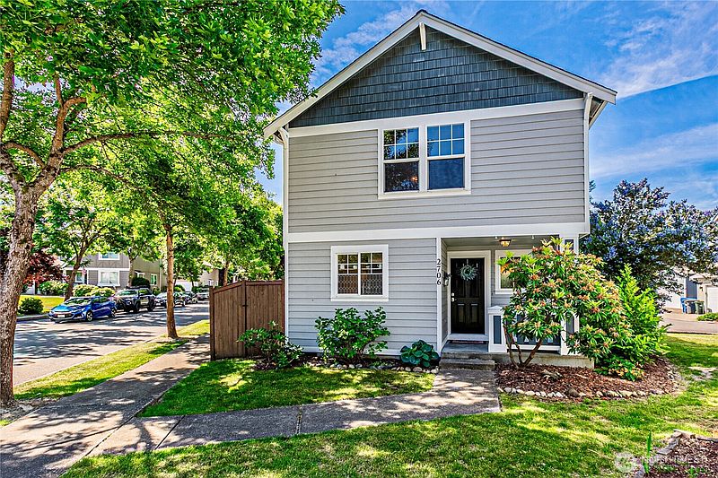 4th image of 2706 9th Street SE
