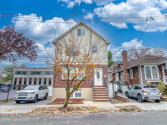 3rd image of 24 Roosevelt St