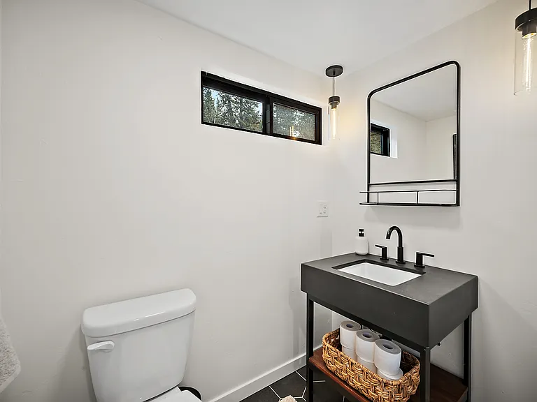107 Lake Dr E — Photo 19