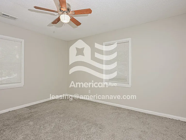 1237584_008_main_bedroom_8.jpg