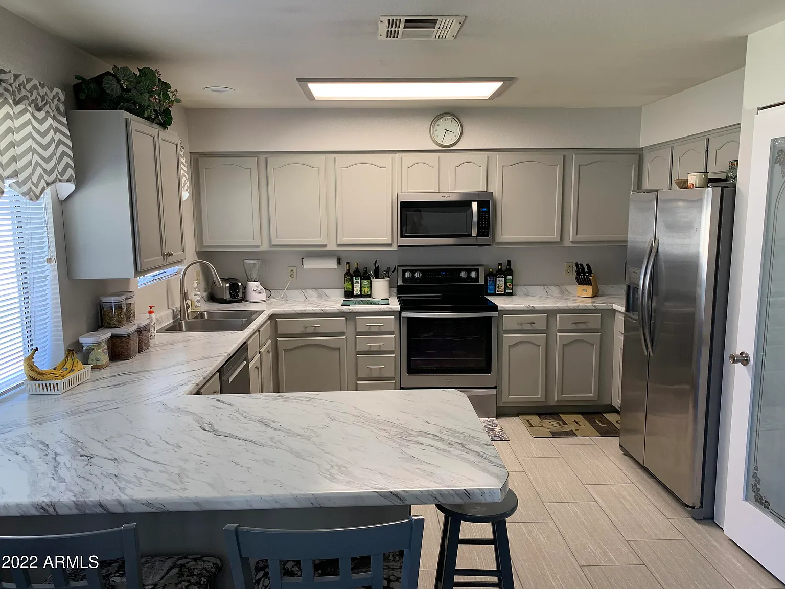 4 bed, 2.0 bath, 2429 sqft, $2,975 — Photo 4