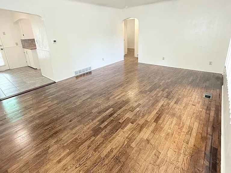 4534 The Cedars — Photo 4