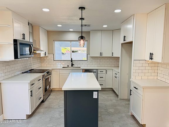 3rd image of 1016 E GREENWAY Street
