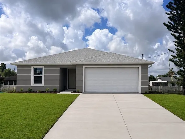 2406 Bay Plz, Lehigh Acres, FL 33936