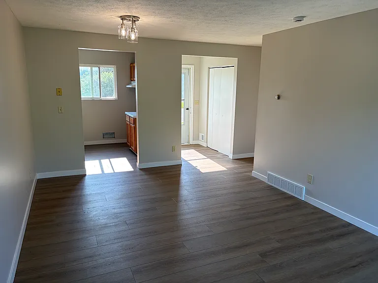 1897 Apartment Dr #7 — Photo 2