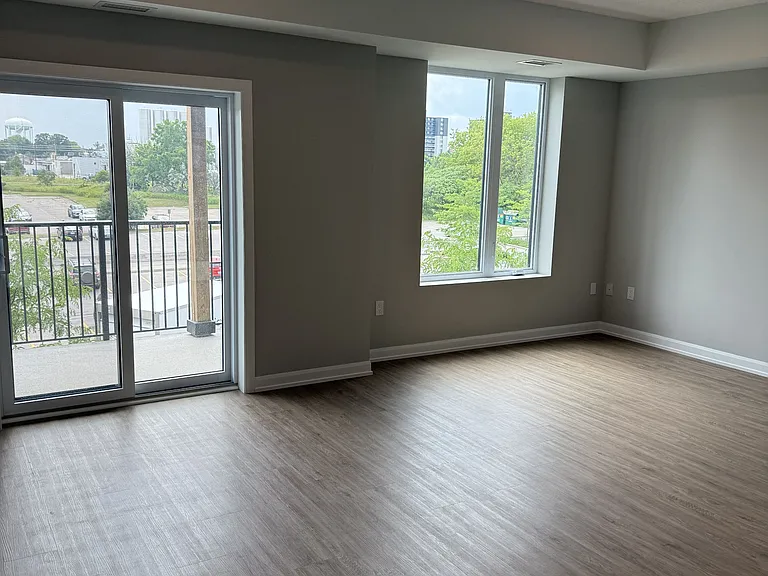 708 Woolwich St #105 — Photo 2