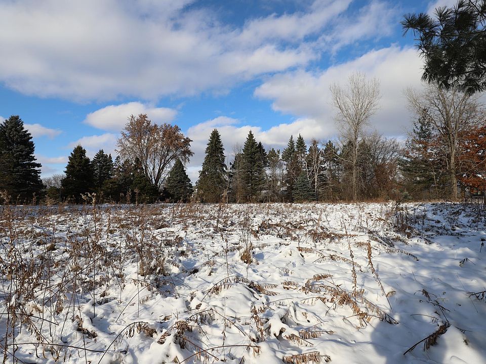 2nd image of 2 Spring Marsh Ln