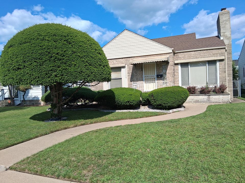 1st image of 327 Taft Pl