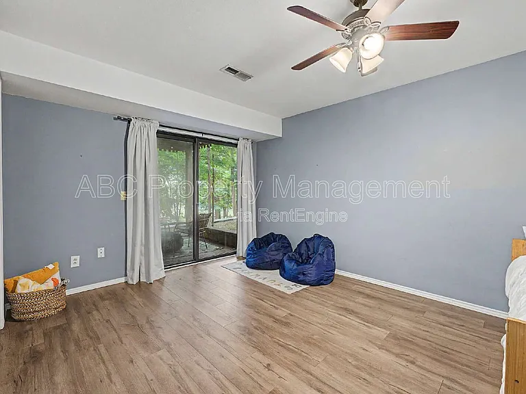 2 William Ln — Photo 14