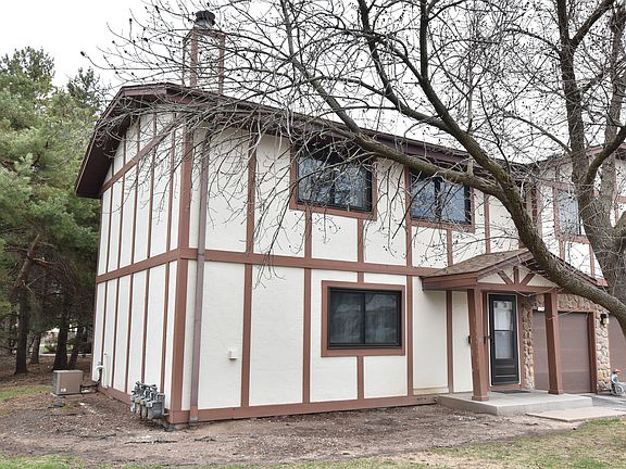 2nd image of 8026 W Manor Cir #8026
