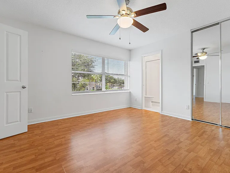 2406 SW Danbury Ln — Photo 20